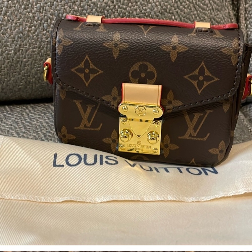 LV Crossbody Bag - Picture 2 of 6